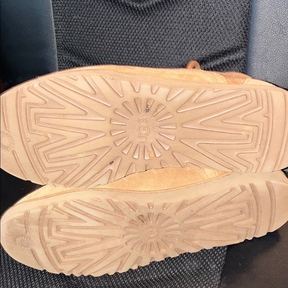 Ugg Bethany water Resistant Chukka Boots size 10 worn a few times indoors only. - Picture 2 of 3